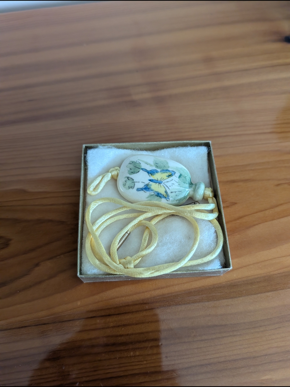 Vintage Avon Butterfly Ceramic Pendant Necklace